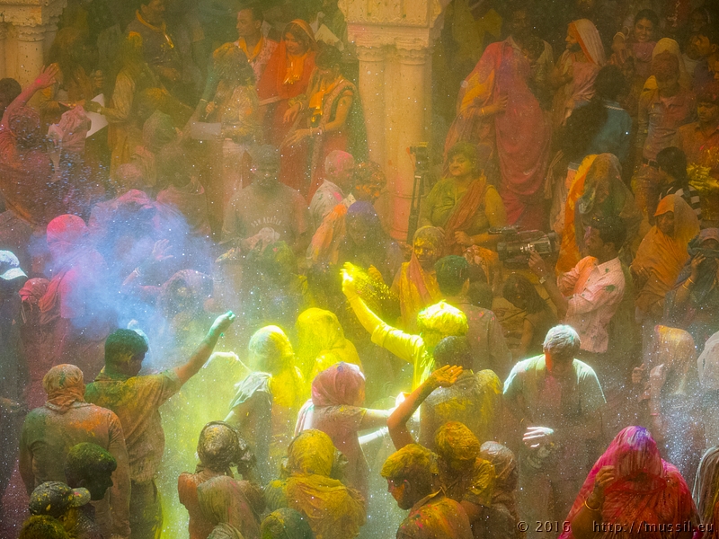 20160321 HOLI @ INDIA c2016 Stephan Mussil NR 236 .jpg