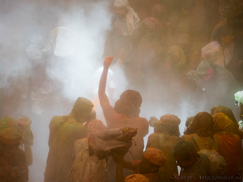 20160321 HOLI @ INDIA c2016 Stephan Mussil NR 250 .jpg