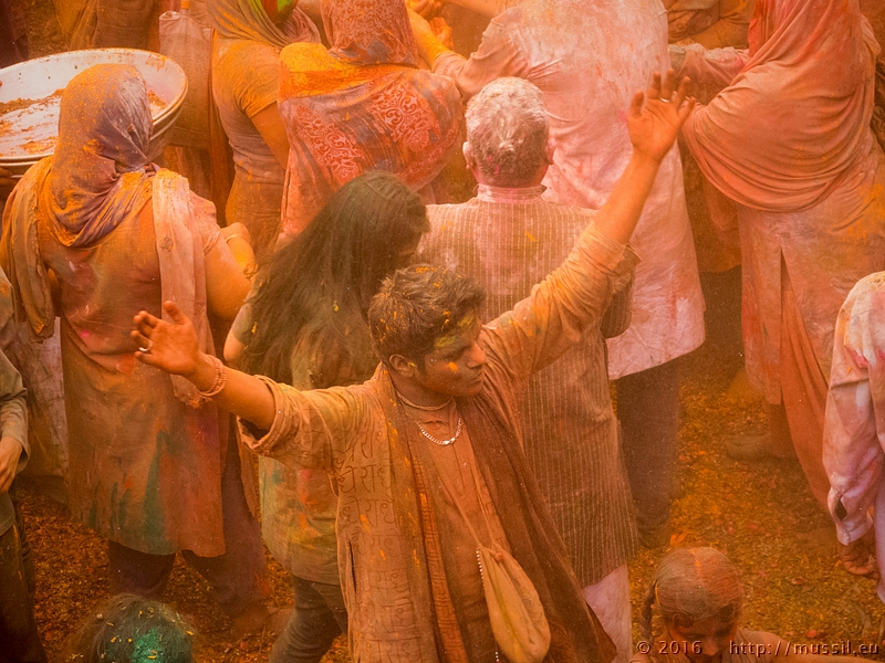 20160321 HOLI @ INDIA c2016 Stephan Mussil NR 319 .jpg