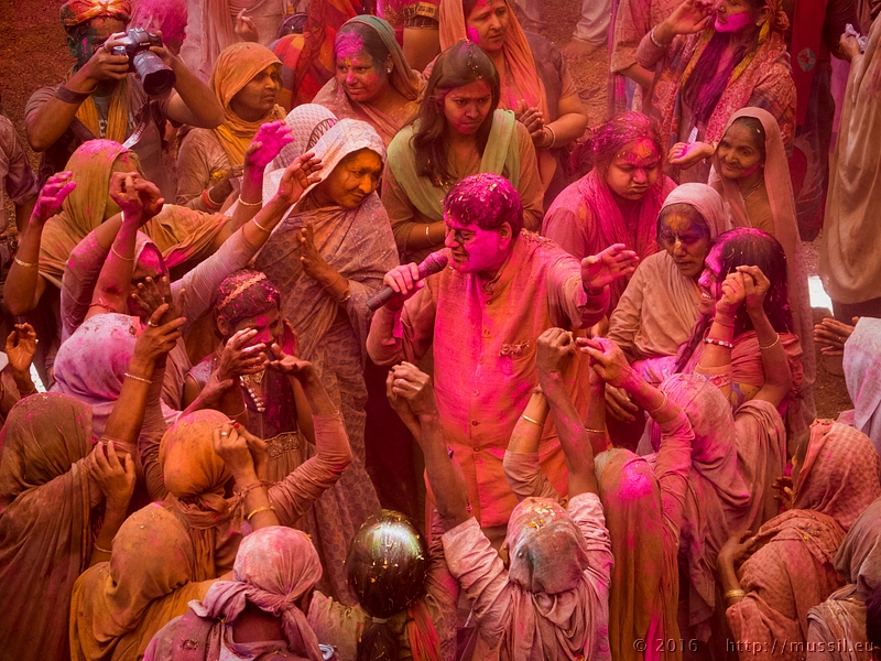 20160321 HOLI @ INDIA c2016 Stephan Mussil NR 347 .jpg